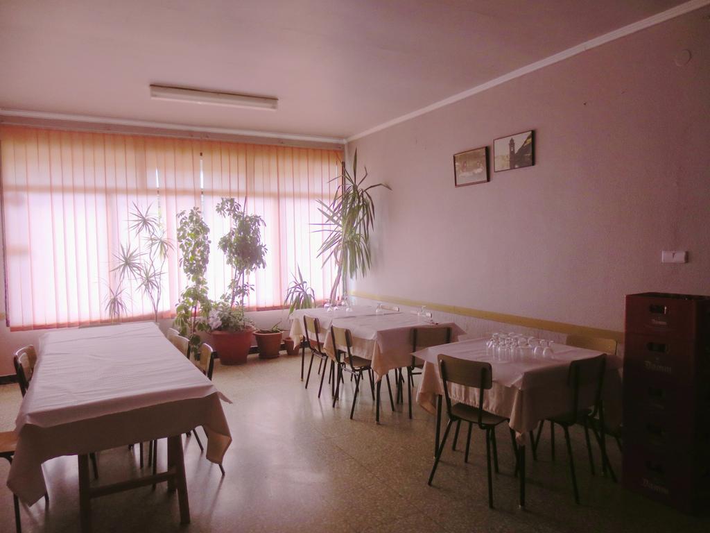 Hostal Roca Fayón Εξωτερικό φωτογραφία