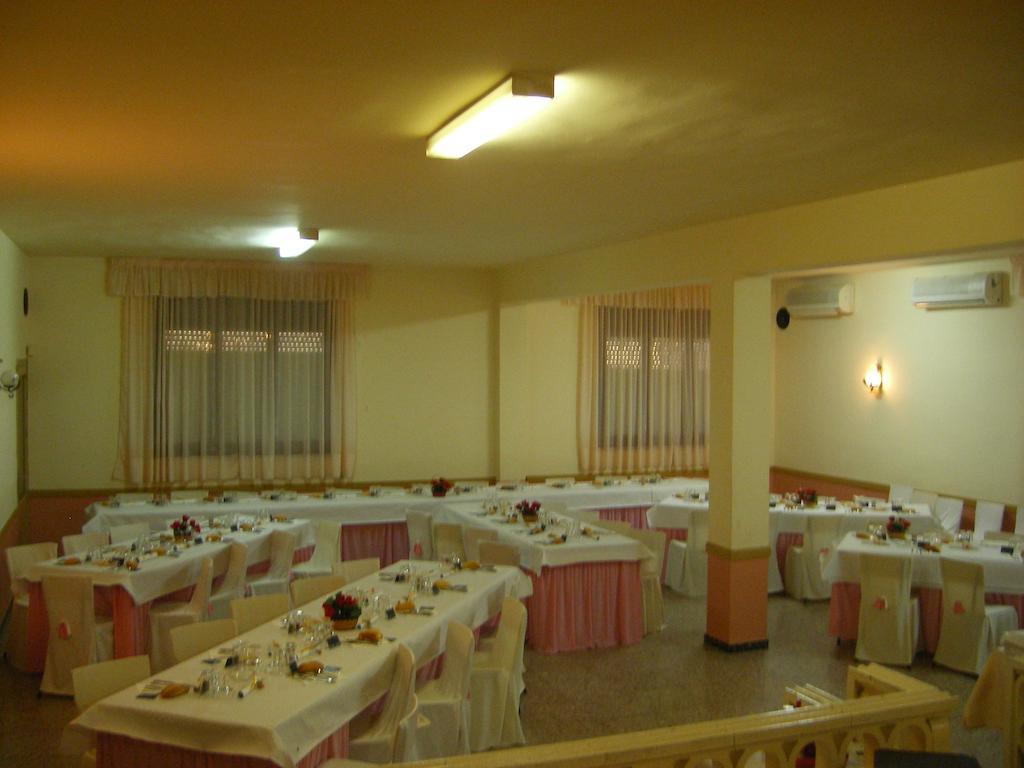 Hostal Roca Fayón Εξωτερικό φωτογραφία