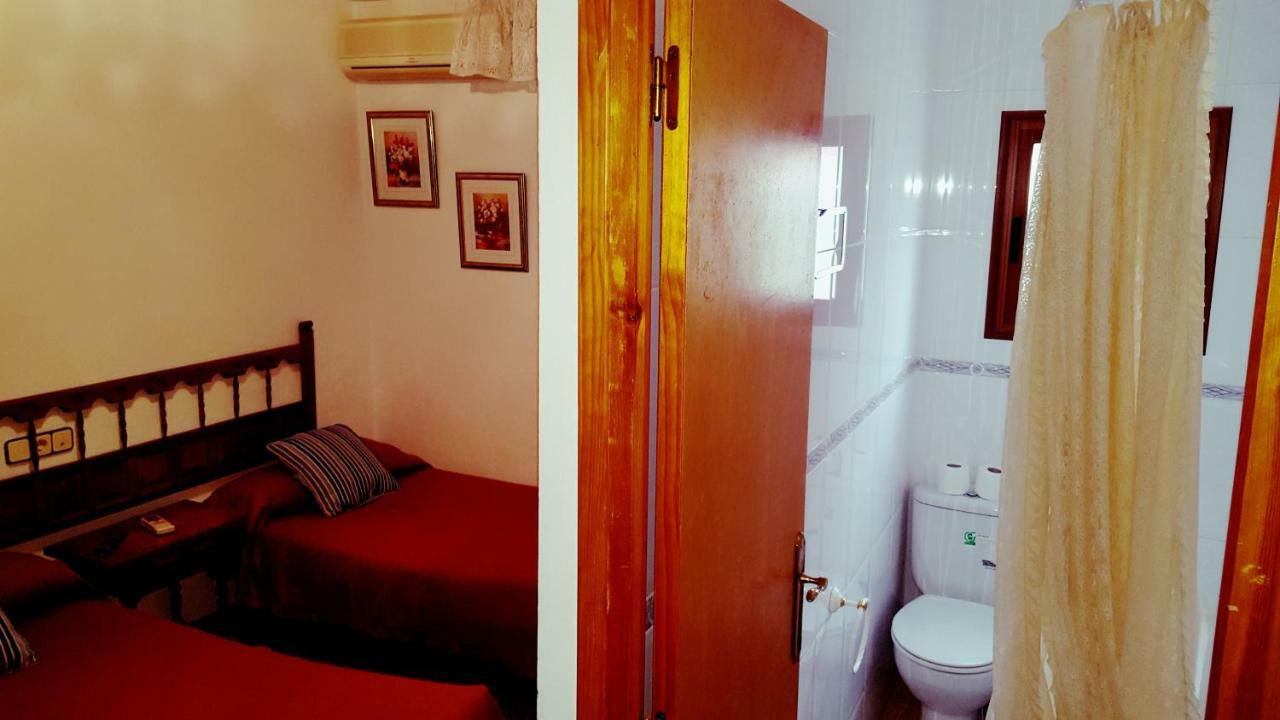 Hostal Roca Fayón Εξωτερικό φωτογραφία